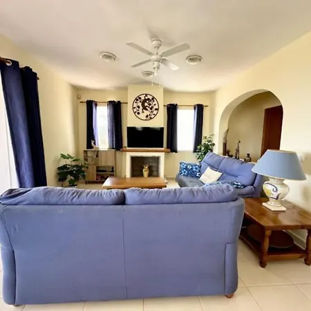 Casa Jirafa- Three Bedroom With Private Pool וילה טאולאדה